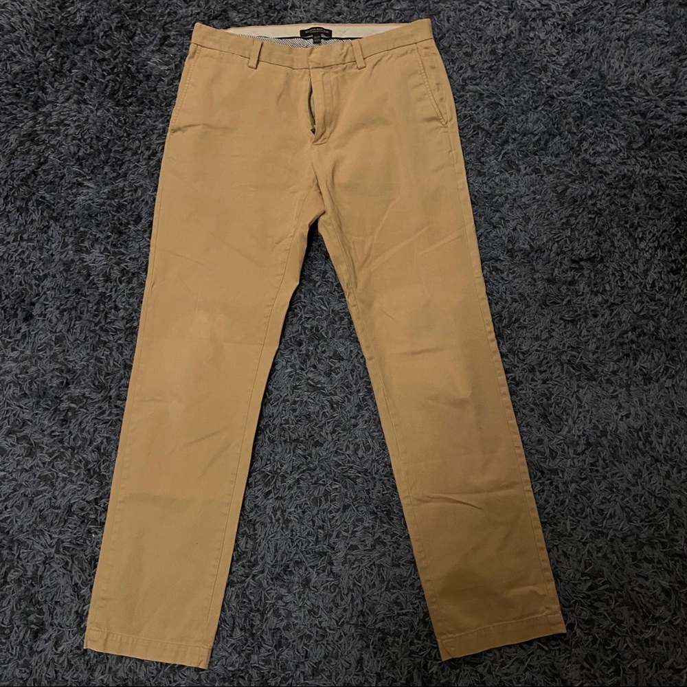 Banana Republic (BR) Khaki Emerson Chino. 32x34.